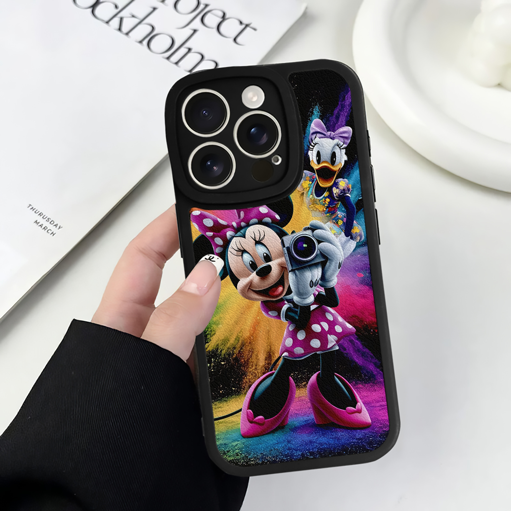 （画像用） ミッキーマウス Mickey Mouse 【iPhone 16シリーズ対応】シリコンスマホケース（レザー調） 材質：シリコン
